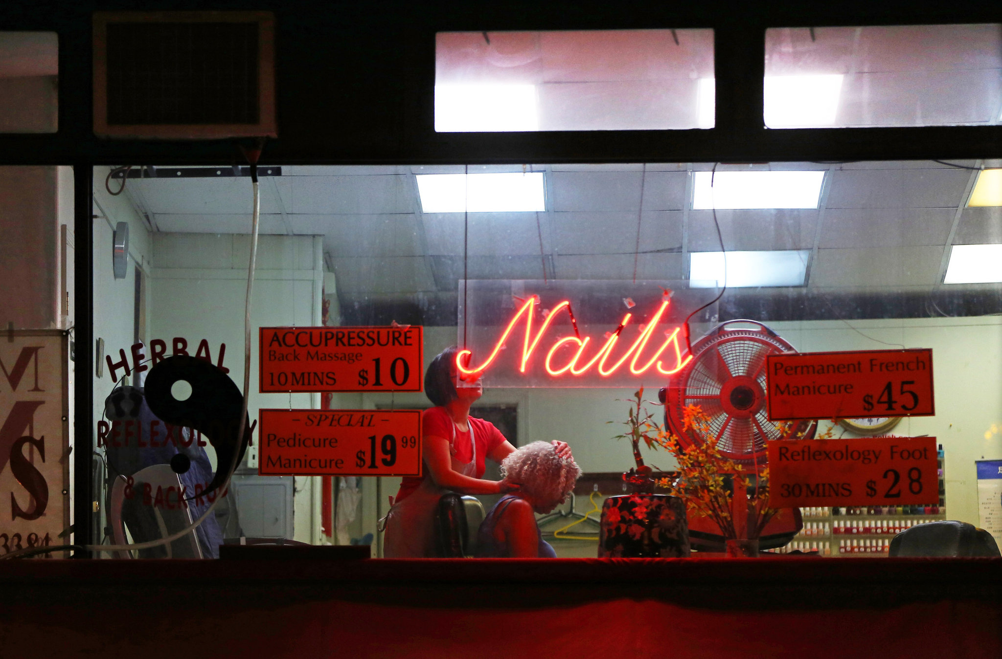 The Role of Modern Nail Salons in Community Beauty Culture